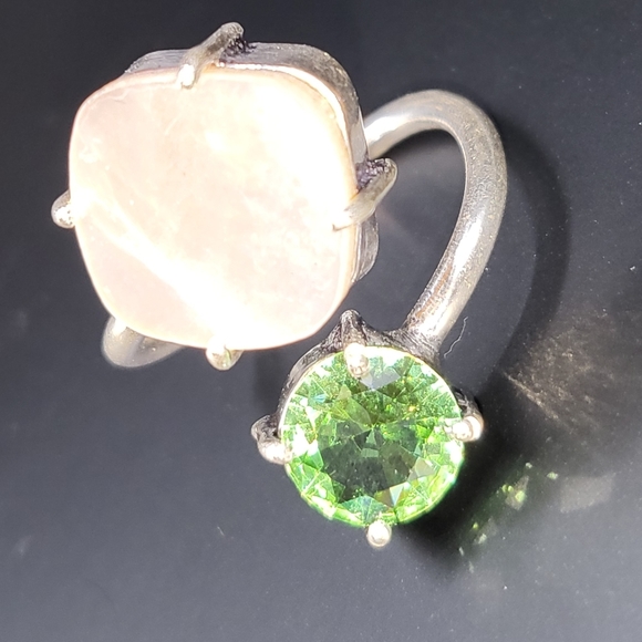 Mother of Pearl/Peridot Adjustable Ring - Silver Plated - NWT - Picture 6 of 8